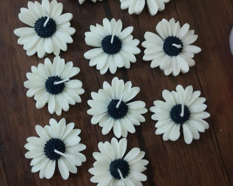 Loose Daisy Bloom candles
